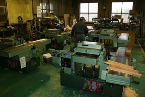 12第４工場（自社製品木工機の組立）