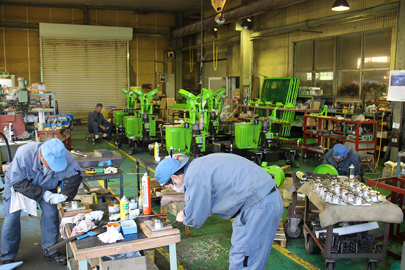 13第４工場（自社製品ピッチングマシーンの組立）